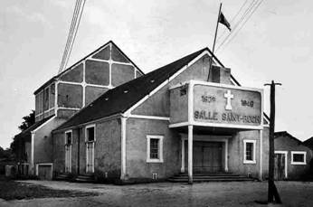 La salle paroissiale en 1946, au sortir de l’Occupation où elle fut réquisitionnée par les Allemands